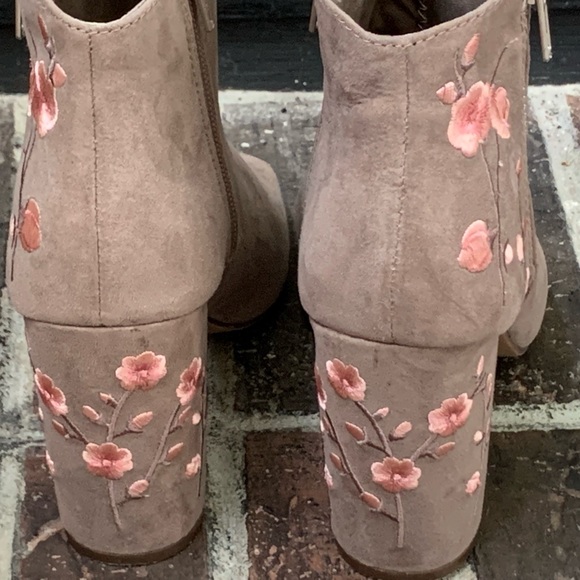Candie’s Peep-toe Booties with Pink Embroidered Flowers Size 7M - Picture 5 of 9